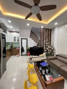 Bán nhà Mễ Trì, dân xây, ô tô đỗ cửa, thông, kinh doanh, sổ nở hậu, 41m, hơn 7 tỷ