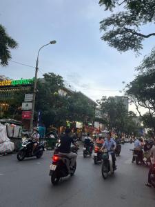 Bán đất tặng nhà C4 Nguyễn Hoàng Tôn chỉ 2,14 tỷ