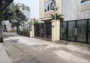 ĐẤT ĐÔNG NGẠC – 2 THOÁNG, 10 RA NGÕ Ô TÔ THÔNG TỨ TUNG.