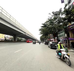 BÁN NHÀ 7 TẦNG- THANG MÁY, VỪA Ở VỪA KINH DOANH - PHỐ PHẠM VĂN ĐỒNG - GIÁ 14,8 TỶ
