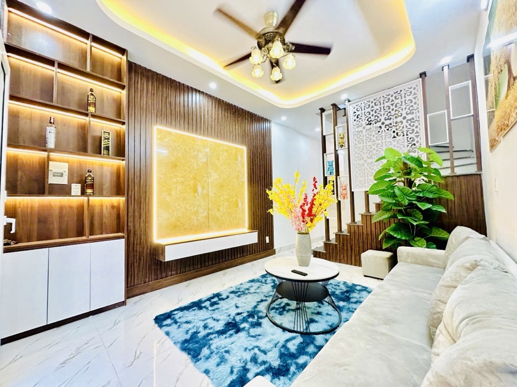 BÁN NHÀ KIM GIANG; 5 TẦNG; Sổ đỏ; DT 40 M2; GIÁ 5 TỶ