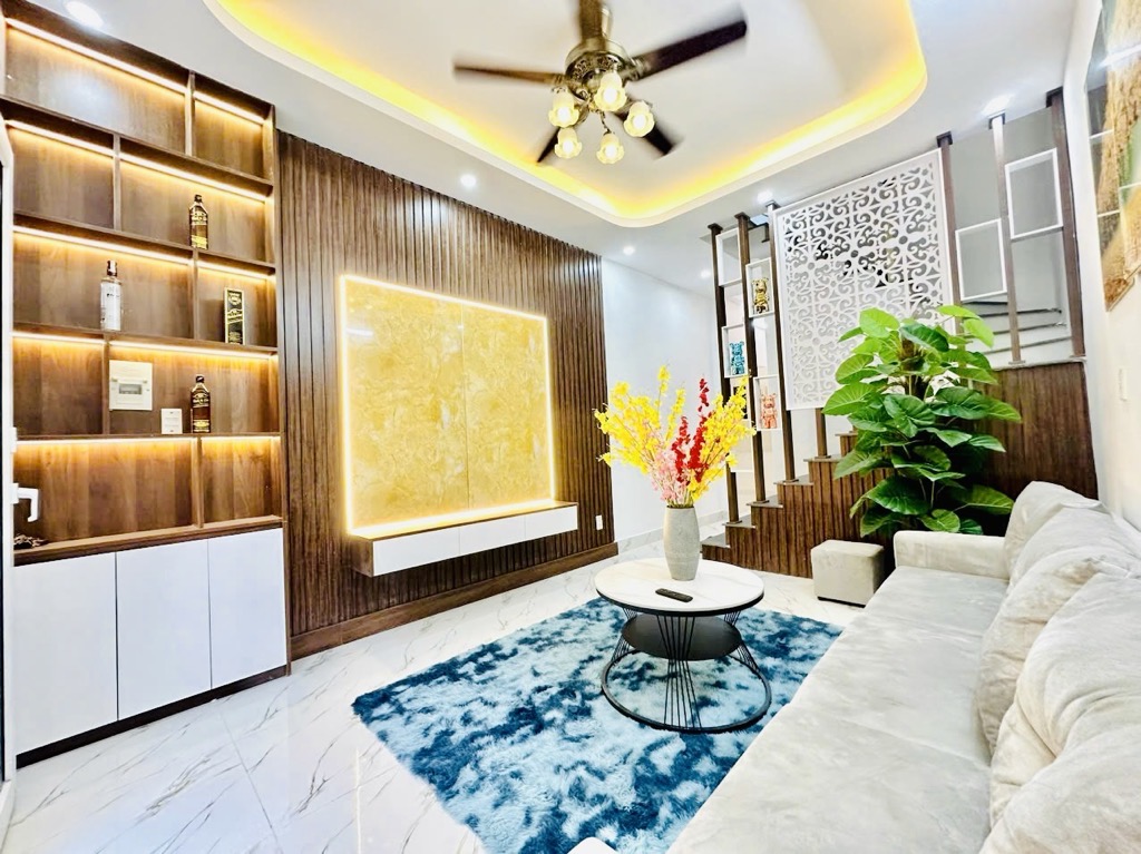 BÁN NHÀ KIM GIANG; 5 TẦNG; Sổ đỏ; DT 40 M2; GIÁ 5 TỶ