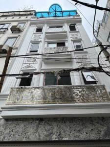 Long Biên Nhà Đẹp Xây Mới Thông Sàn Gara ô tô Thang Máy