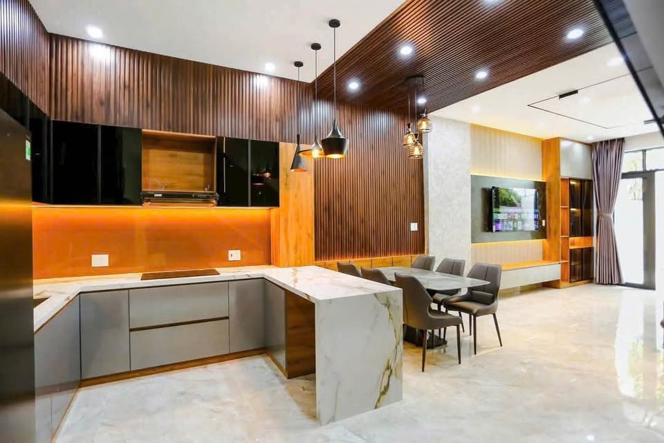 BÁN NHÀ MẶT TIỀN 5 TẦNG, HẺM Ô TÔ 5m, NGAY CHỢ TÂN ĐỊNH - QUẬN 1, 4x19m, GIÁ 20.5 TỶ