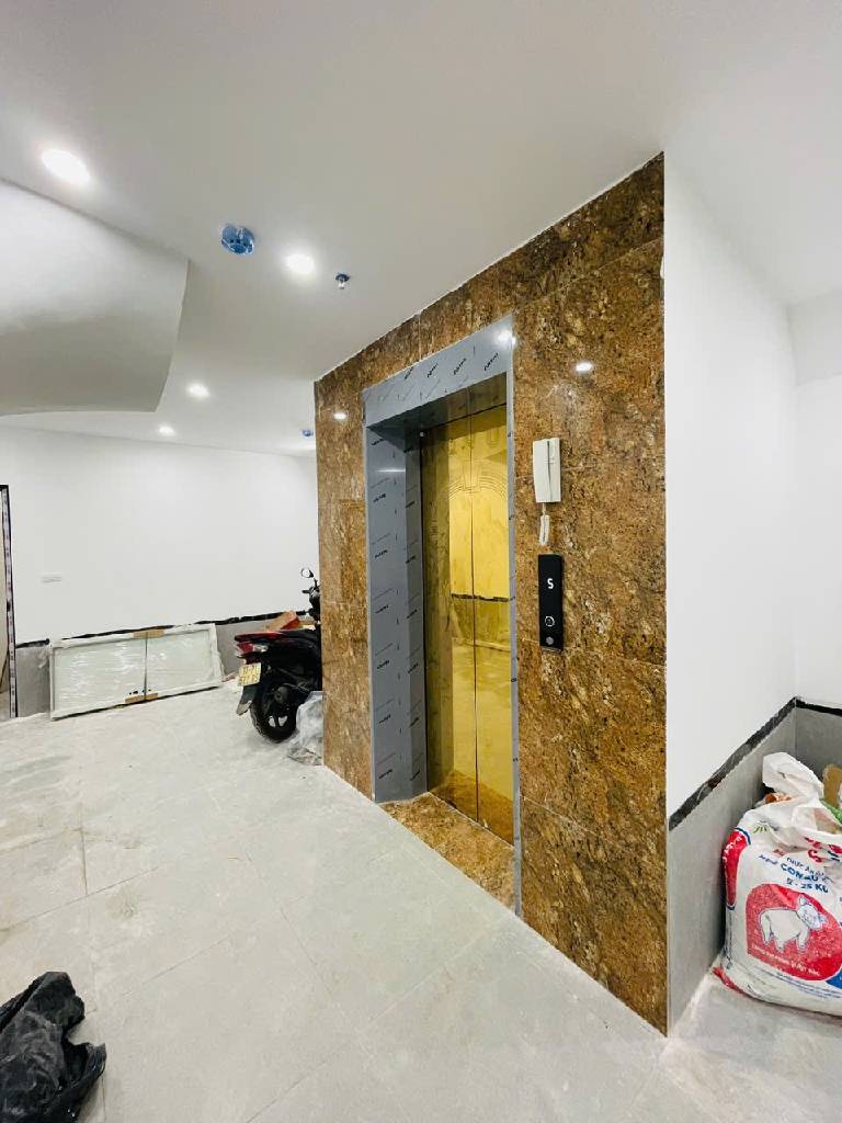 Bán Nhà Minh Khai, Nội Thất Đẹp, Ngõ Nông, Gần Phố, Thang Máy, Nhỉnh 16 Tỷ