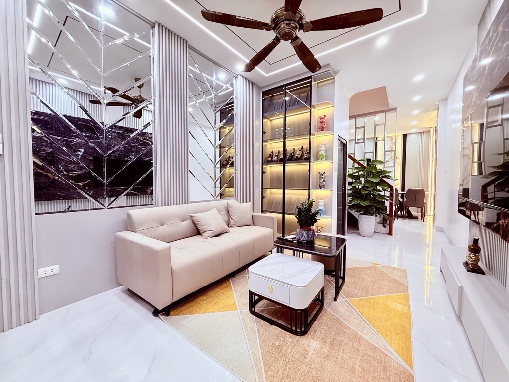 Bán Nhà Minh Khai, Lô Góc, Nội Thất Lung Linh, Công Năng Đầy Đủ, 40m, Nhỉnh 9 Tỷ