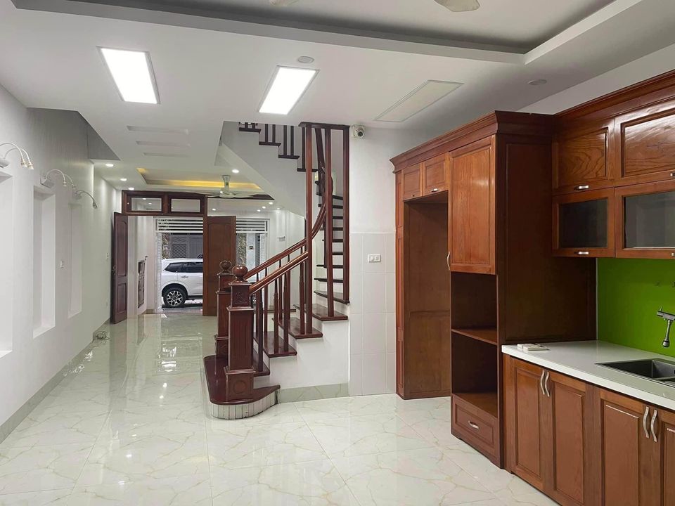 SIÊU PHẨM. Ở ngay Dọc Bún 1. 50m2, 5 TẦNG, giá 13.1 tỷ. GARA - VỈA HÈ - Ô TÔ TRÁNH - KINH DOANH