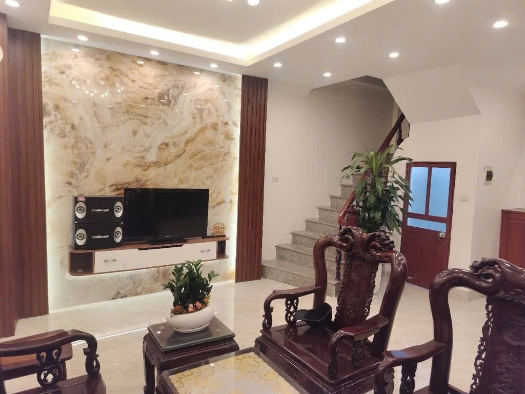 Bán nhà Phố Dương Văn Bé - Vĩnh Tuy - Ngõ nông, gần phố - Dân xây chắc chắn - 8.6 Tỷ