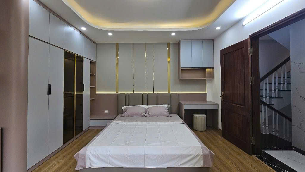 Bán nhà Phố Bạch Mai - 35m2, 5 tầng, thang máy, full nội thất - oto đỗ cổng - chỉ 10.8 tỷ