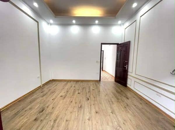 BÁN NHÀ ĐỐNG ĐA 38M- 5 TẦNG SIÊU ĐẸP NHỈNH 4 Tỷ  - MẶT TIỀN RỘNG - Ô TÔ ĐỖ CỔNG- KO LỖI PHONG THỦY