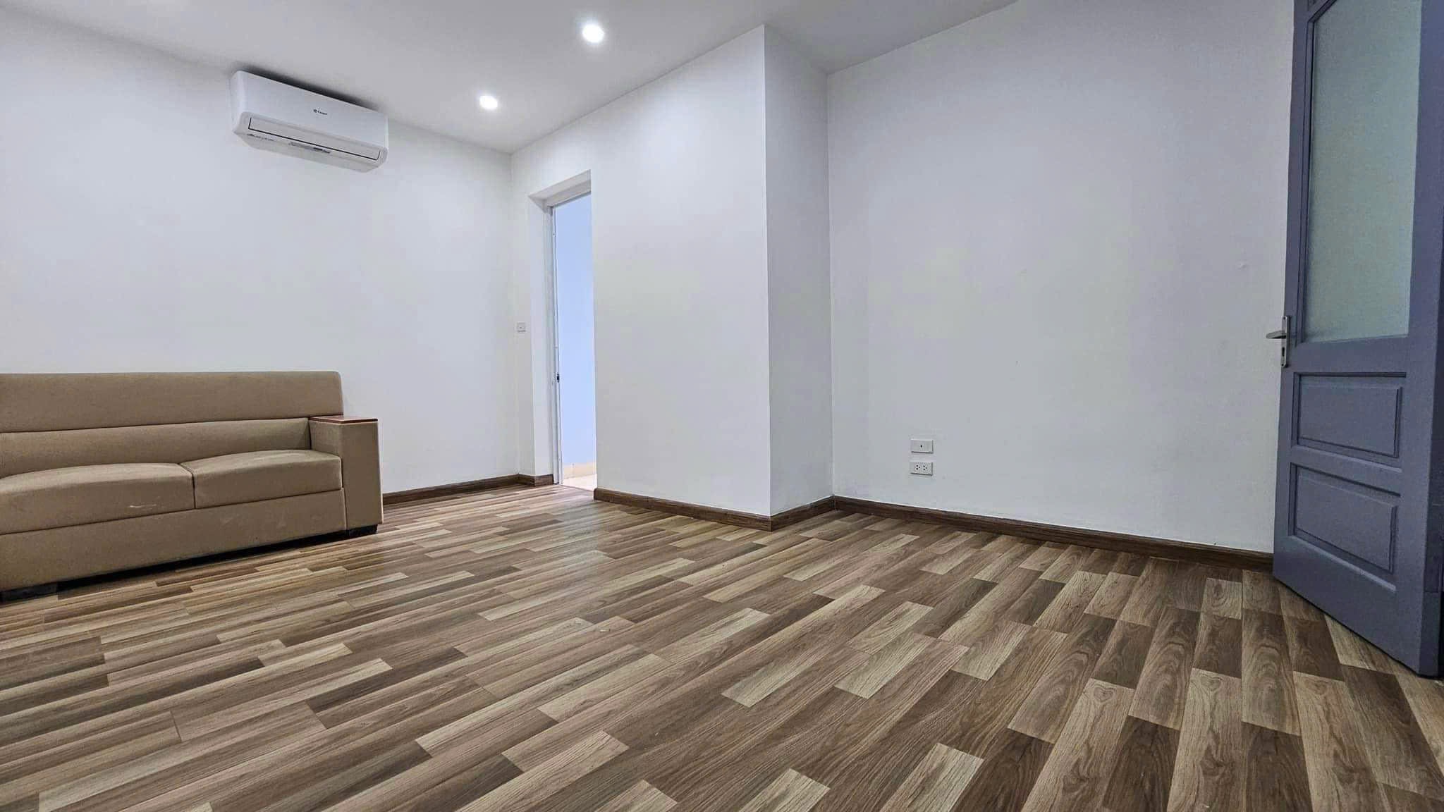 BÁN NHÀ BÁT KHỐI LONG BIÊN 52M2 NHỈNH 5 TỶ