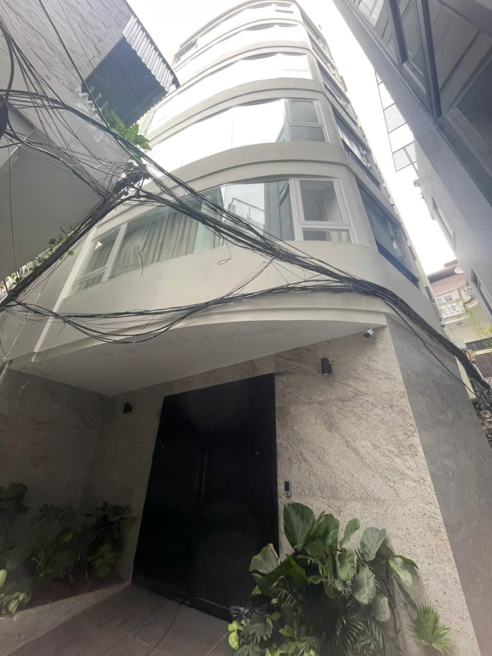 Giảm 3 tỷ cần bán toà nhà dòng tiền 318 La Thành thông sang Hào Nam 11 CHDV cao cấp cho thuê 1,2 tỷ/năm