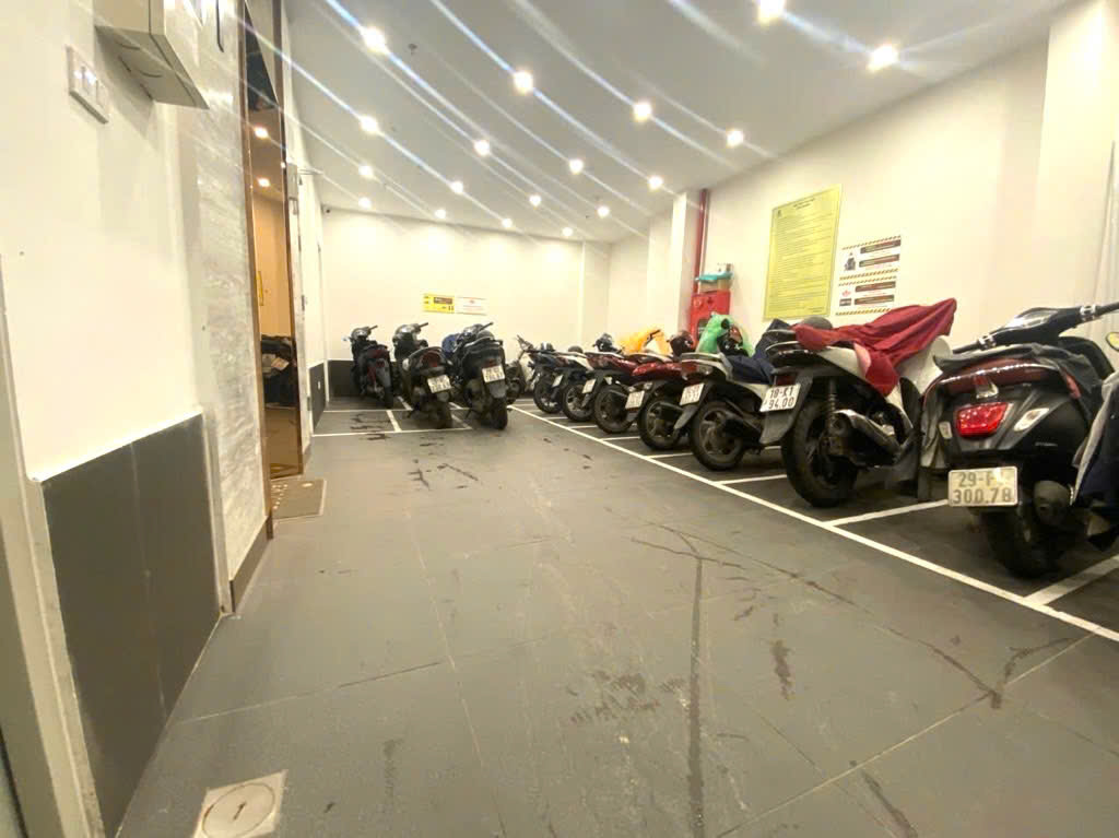 Giảm 3 tỷ cần bán toà nhà dòng tiền 318 La Thành thông sang Hào Nam 11 CHDV cao cấp cho thuê 1,2 tỷ/năm