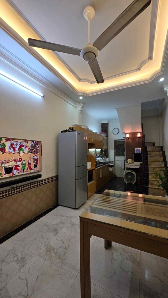 GẦN HỒ HOÀNG CẦU - Ô TÔ TRÁNH 10M - NHÀ ĐẸP Ở LUÔN - NỘI THẤT CƠ BẢN - SỔ ĐỎ HOA HẬU