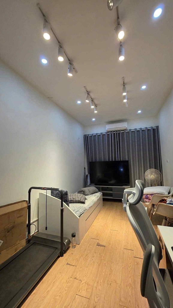 GẦN HỒ HOÀNG CẦU - Ô TÔ TRÁNH 10M - NHÀ ĐẸP Ở LUÔN - NỘI THẤT CƠ BẢN - SỔ ĐỎ HOA HẬU