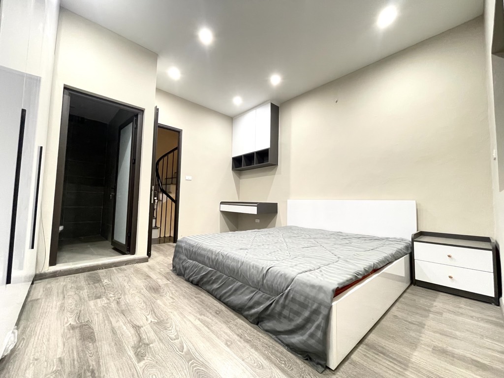 SIÊU PHẨM ĐỘI CẦN - VỊ TRÍ SIÊU ĐỈNH  10M RA MẶT PHỐ -  NHÀ ĐẸP Ở NGAY