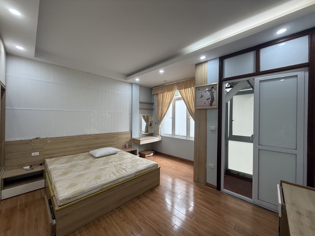 TT CẦU GIẤY QUẬN..! LÔ GÓC - KINH DOANH - ÁP SÁT MẶT PHỐ - NHÀ ĐẸP MẶT TIỀN RỘNG ĐẸP - ĐẤT NỞ HẬU - VIEW TÀU ĐIỆN