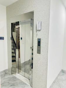 Cách 1 nhà ra mặt phố Tôn Đức Thắng - thang máy - vị trí đẹp