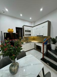 TÂY HỒ - 30M RA Ô TÔ - NHÀ 2 MẶT NGÕ