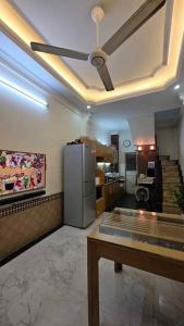 GẦN HỒ HOÀNG CẦU - Ô TÔ TRÁNH 10M - NHÀ ĐẸP Ở LUÔN - NỘI THẤT CƠ BẢN - SỔ ĐỎ HOA HẬU