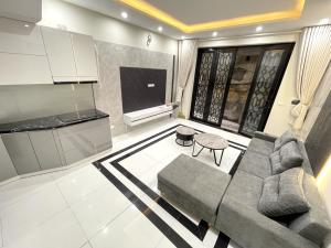 SIÊU PHẨM ĐỘI CẦN - VỊ TRÍ SIÊU ĐỈNH 10M RA MẶT PHỐ - NHÀ ĐẸP Ở NGAY