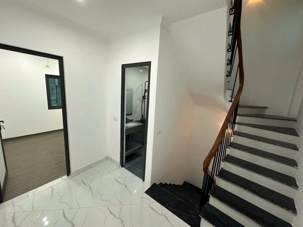 Bán nhà Trâu Quỳ, Gia Lâm - 30 m2 - Nhà mới tinh, sẵn về ở, ô tô đỗ cách 20m - Giá 4.45 tỷ