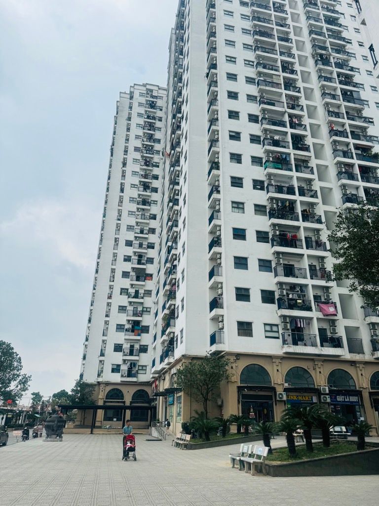 Bán căn hộ 2N 2WC - Rubycity CT3 - Tầng trung, sẵn nội thất - Giá tốt