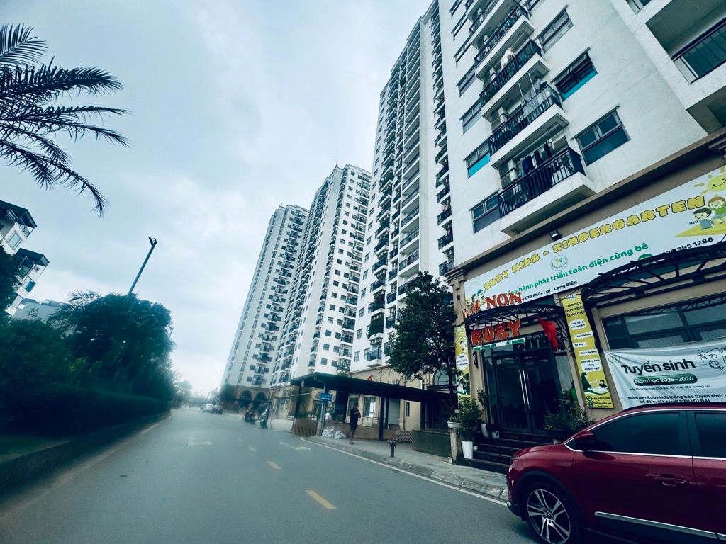 Bán căn hộ 2N 2WC - Rubycity CT3 - Tầng trung, sẵn nội thất - Giá tốt