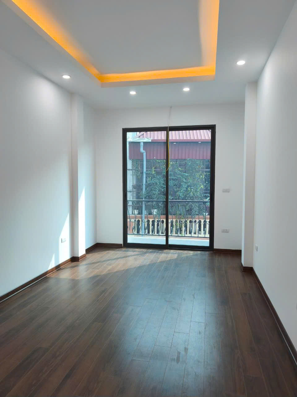 NHÀ ĐẸP XÂY MỚI -5 TẦNG THANG MÁY - OTO 7 CHỖ VÀO NHÀ- CÁCH MẶT NGÕ 10M. - KINH DOANH SẦM UẤT - THOÁNG SÁNG 55m GIÁ 14.8 TỶ