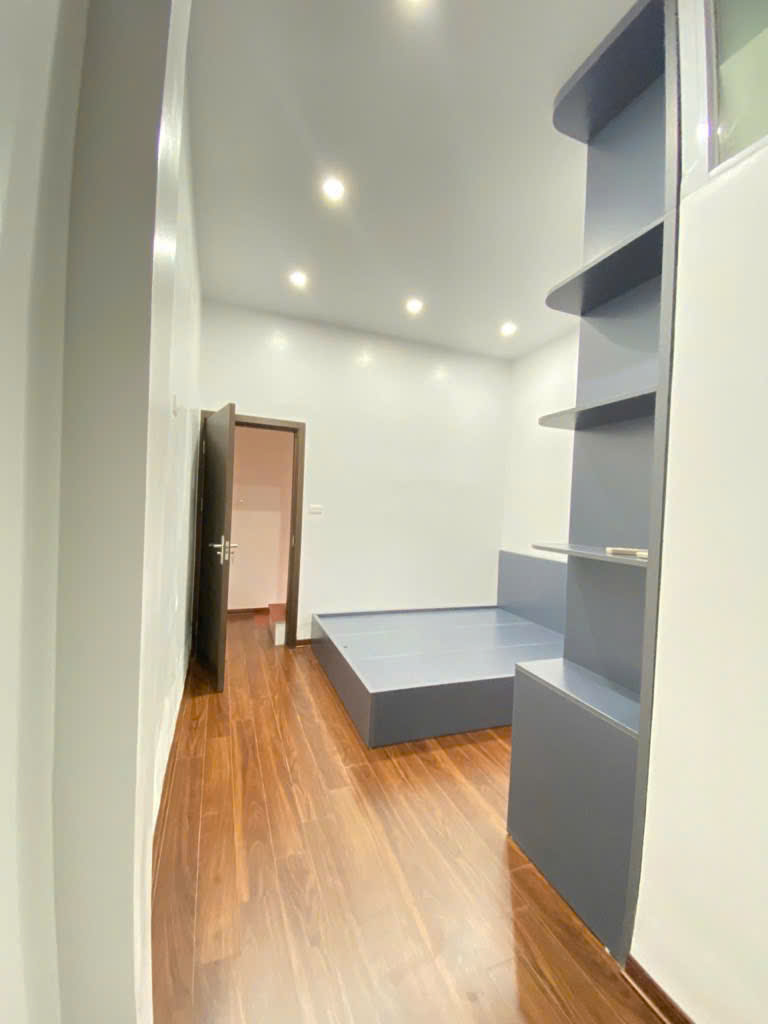 PHỐ LÊ VĂN HIẾN- NHÀ ĐẸP LONG LANH SẴN Ở LUÔN - NGÕ THÔNG - 5M RA ĐƯỜNG Ô TÔ TRÁNH ĐỖ NGÀY ĐÊM- GIÁ 4.6 TỶ