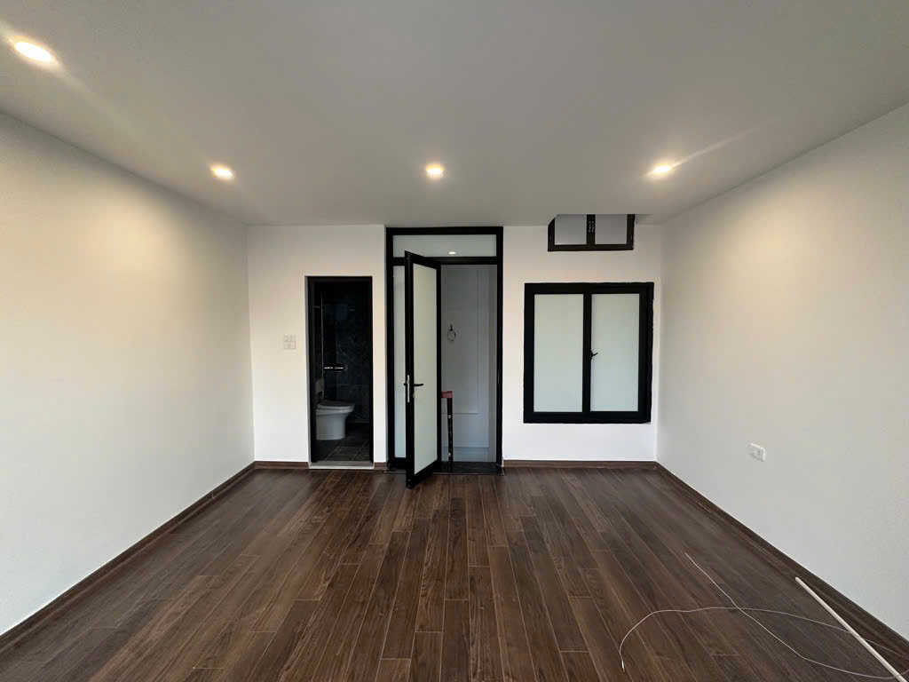 BÁN NHÀ- TỨ LIÊN-5 TẦNG THANG MÁY-GẦN OTO-KD NGÕ NÔNG THẲNG TẮP-35m2 Giá 9.4 tỷ