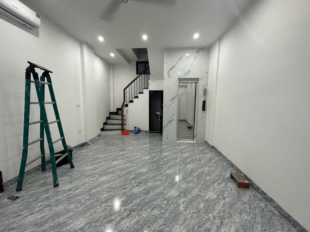 BÁN NHÀ- TỨ LIÊN-5 TẦNG THANG MÁY-GẦN OTO-KD NGÕ NÔNG THẲNG TẮP-35m2 Giá 9.4 tỷ