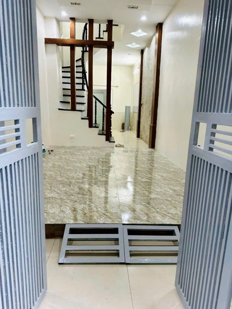 BÁN NHÀ- HỒ TÙNG MẬU-LÔ GÓC— Ô TÔ GẦN-3 THOÁNG-KD- 42m2 GIÁ 8.5 Tỷ