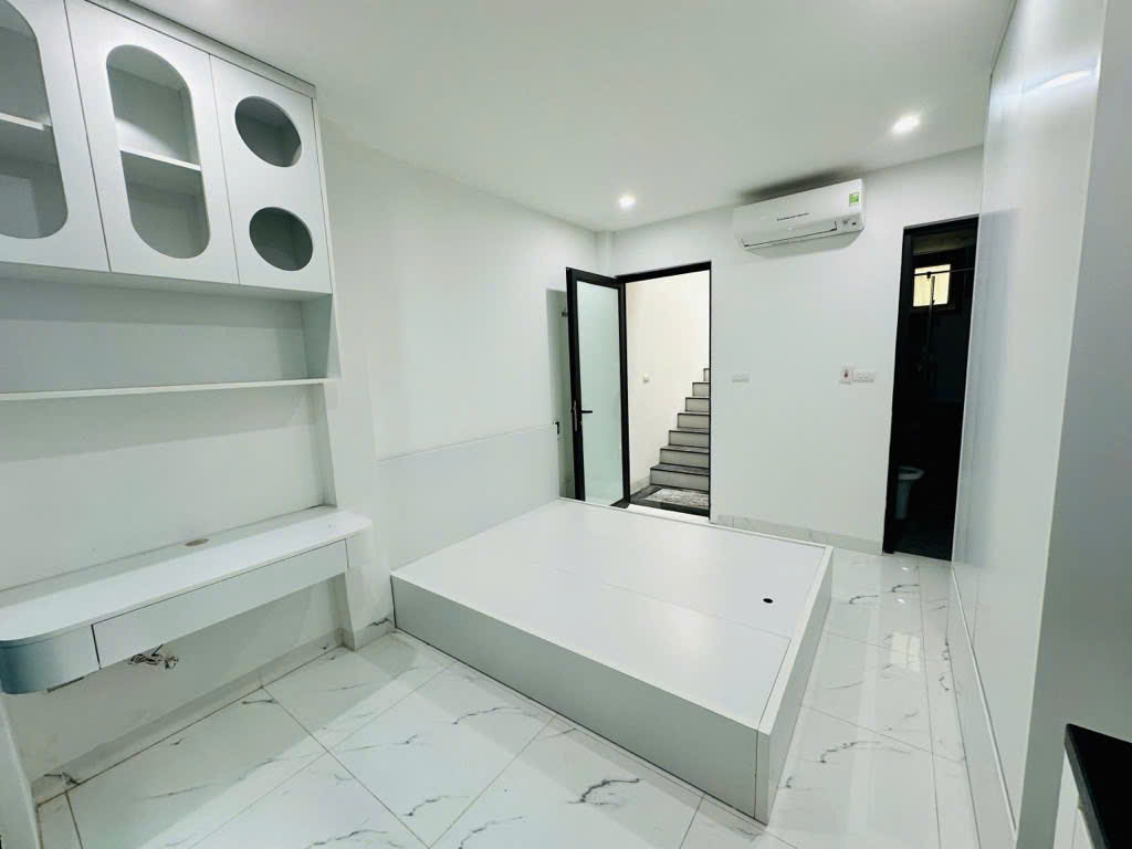 NHÀ PHỐ VIÊN- NHỎ TIỀN BAY NHANH - 5 TẦNG FULL NỘI THẤT SỔ ĐỎ PHÂN LÔ - 10M Ô TÔ TRÁNH. GIÁ 4.5 tỷ ctl