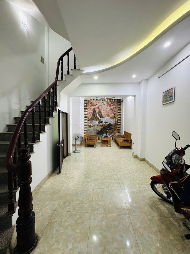 bÁN GẤP NHÀ LẠC LONG QUÂN- GẦN PHỐ - NHIỀU PHÒNG NGỦ - 2 THOÁNG -45m2, giá 8.3 tỷ ctl