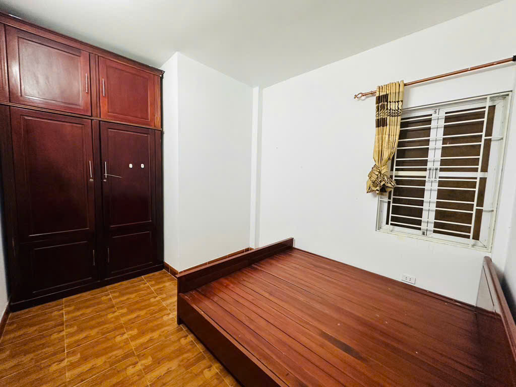 bÁN GẤP NHÀ LẠC LONG QUÂN- GẦN PHỐ - NHIỀU PHÒNG NGỦ - 2 THOÁNG -45m2, giá 8.3 tỷ ctl