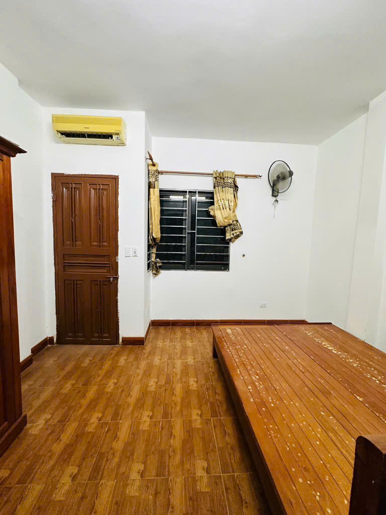 bÁN GẤP NHÀ LẠC LONG QUÂN- GẦN PHỐ - NHIỀU PHÒNG NGỦ - 2 THOÁNG -45m2, giá 8.3 tỷ ctl