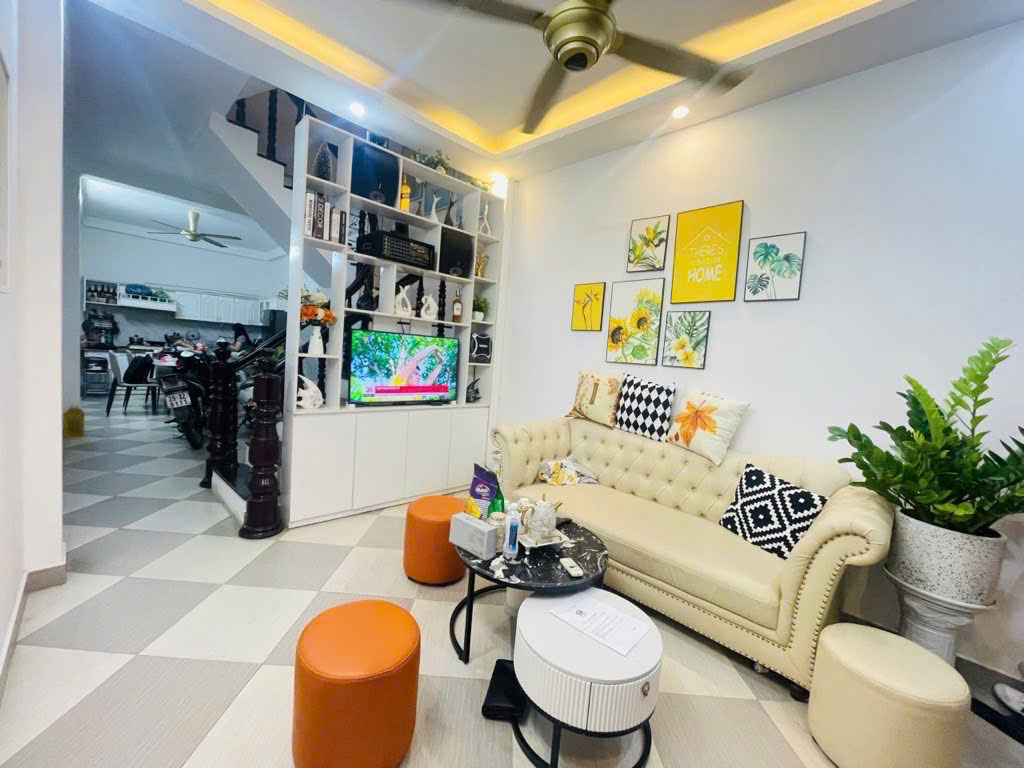 BÁN NHÀ TRẦN CUNG- NHÀ ĐẸP Ở NGAY  - SÁT Ô TÔ - KĐT NAM CƯỜNG. 42m2 Giá 9.4 Tỷ ctl