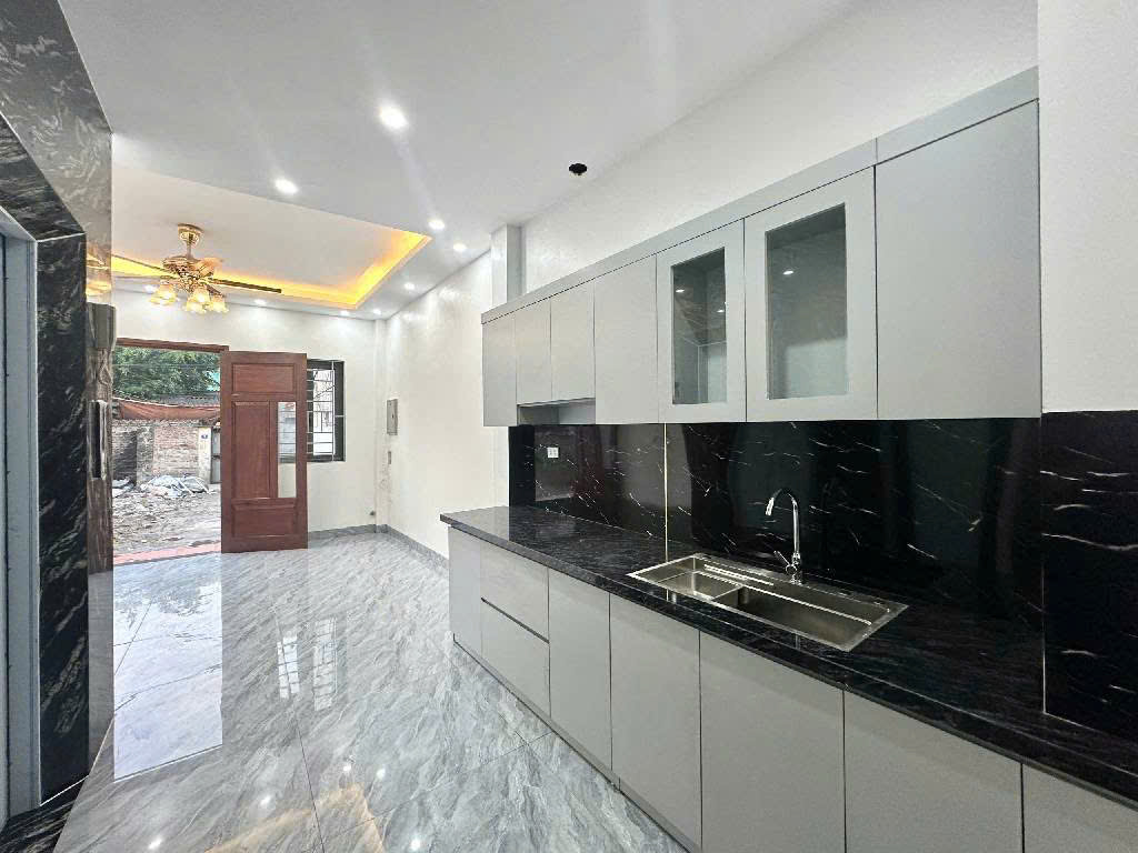 BÁN GẤP NHÀ ĐẸP- AN DƯƠNG VƯƠNG-5 TẦNG THANG MÁY- MT RỘNG- FULL NỘI THẤT XỊN -33m2 giá 8.3 tỷ ctl