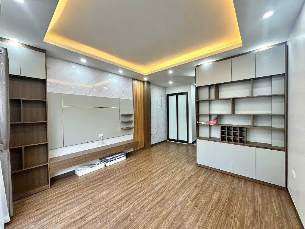 BÁN GẤP NHÀ ĐẸP- AN DƯƠNG VƯƠNG-5 TẦNG THANG MÁY- MT RỘNG- FULL NỘI THẤT XỊN -33m2 giá 8.3 tỷ ctl