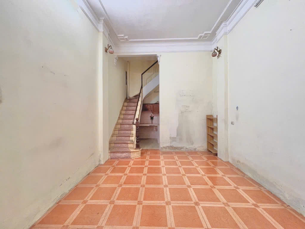 CHỈ 4.5 TỶ ĐÃ CÓ NHÀ-  TRUNG TÂM HOÀN KIẾM - VỊ TRÍ ĐẸP - NGÕ THOÁNG SÁNG - GẦN PHỐ - VÀI BƯỚC CHÂN RA HỒ GƯƠM - TIỆN ÍCH XUNG QUANH CỰC ĐỈNH