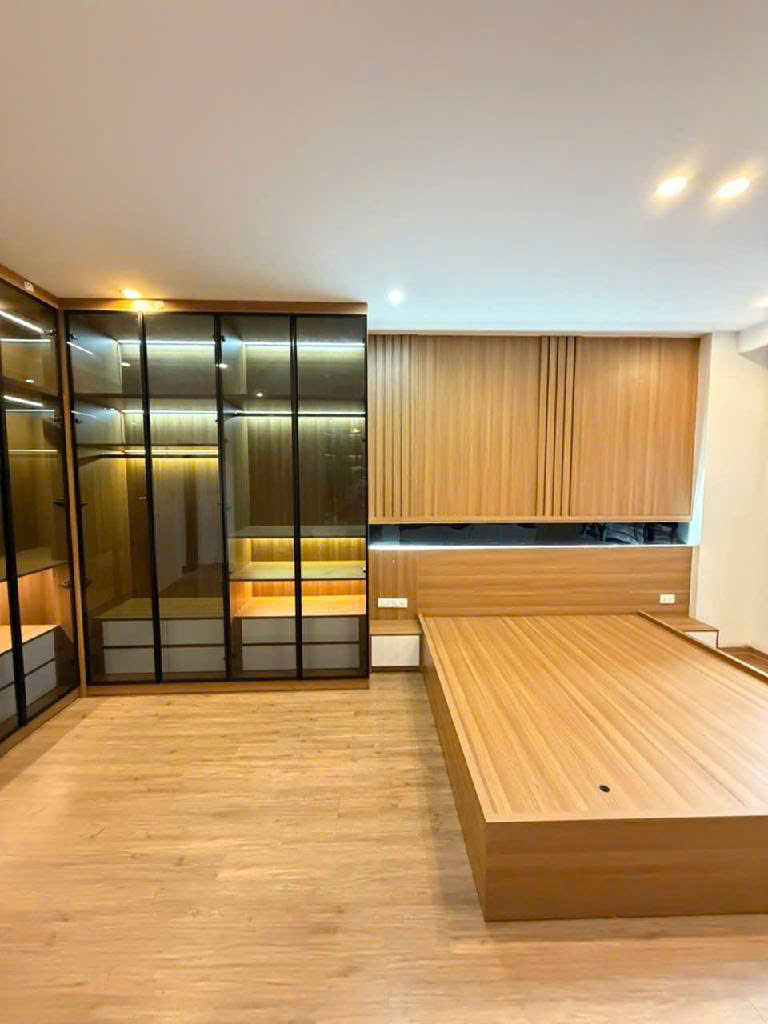 CHỈ 4.5 TỶ ĐÃ CÓ NHÀ-  TRUNG TÂM HOÀN KIẾM - VỊ TRÍ ĐẸP - NGÕ THOÁNG SÁNG - GẦN PHỐ - VÀI BƯỚC CHÂN RA HỒ GƯƠM - TIỆN ÍCH XUNG QUANH CỰC ĐỈNH