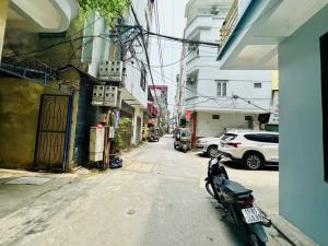 NHÀ PHỐ VIÊN- NHỎ TIỀN BAY NHANH - 5 TẦNG FULL NỘI THẤT SỔ ĐỎ PHÂN LÔ - 10M Ô TÔ TRÁNH. GIÁ 4.5 tỷ ctl