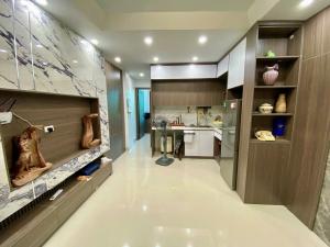 HOÀNG QUỐC VIỆT- NHÀ MỚI KÍNH KOONG-6 TẦNG THANG MÁY- GẦN PHỐ 43m GIÁ 11.4 ctl - NHÀ NGÕ THÔNG, GẦN PHỐ
