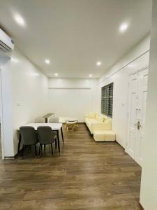 BÁN GẤP CĂN HỘ CAO CẤP - TRẦN QUÝ KIÊN- FULL NỘI THẤT 65m2 Giá 4.75 tỷ