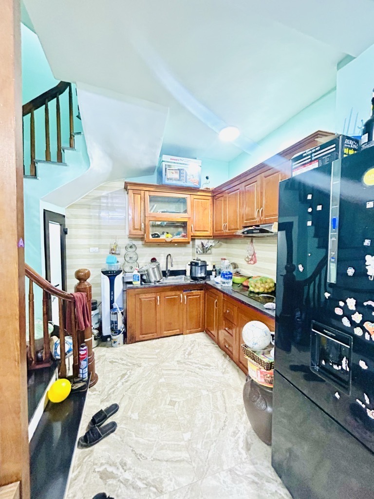 MỘT NHÀ GẦN PHỐ - MẶT TIỀN RỘNG - ĐỦ CÔNG NĂNG - NHIỀU TIỆN ÍCH XUNG QUANH