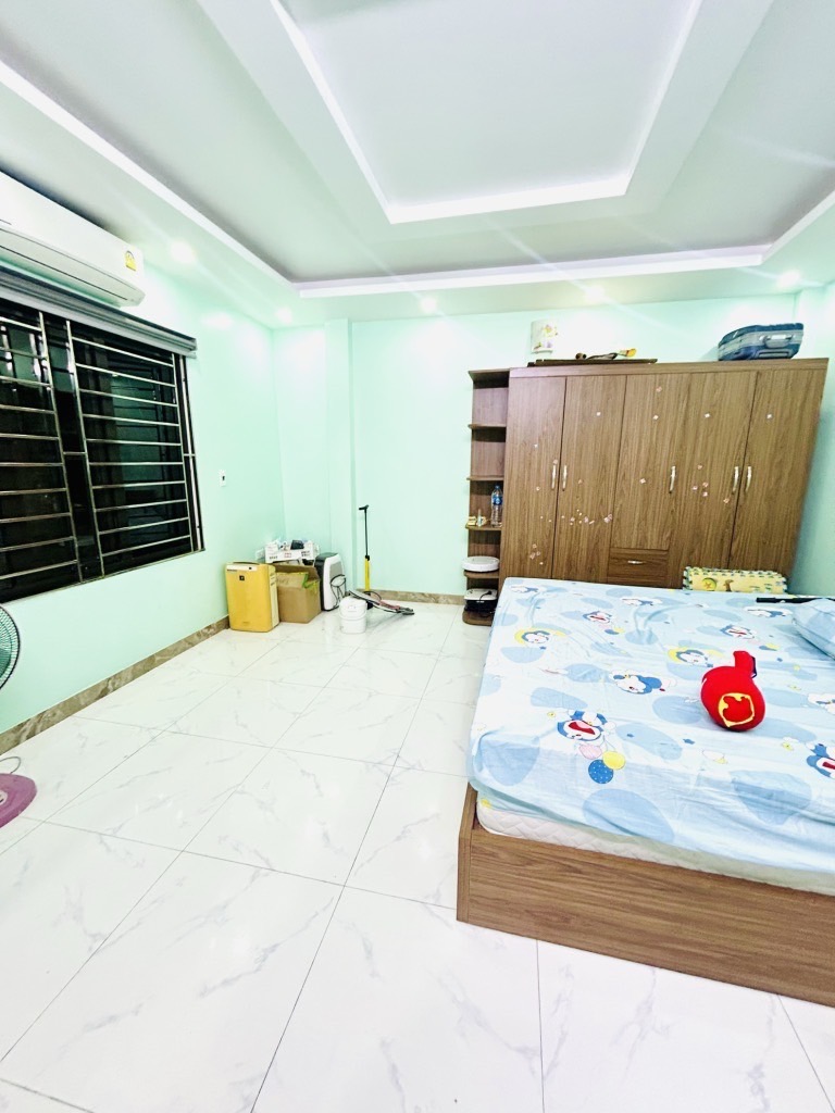 MỘT NHÀ GẦN PHỐ - MẶT TIỀN RỘNG - ĐỦ CÔNG NĂNG - NHIỀU TIỆN ÍCH XUNG QUANH