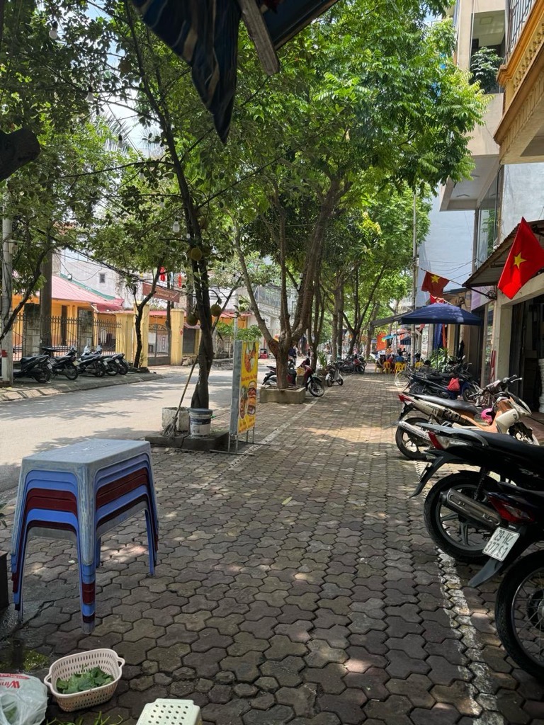 PHỐ TÂY TRÀ - PHÂN LÔ - Ô TÔ TRÁNH, 7 CHỖ ĐẬU TRONG NHÀ - VỈA HÈ ĐÁ BÓNG