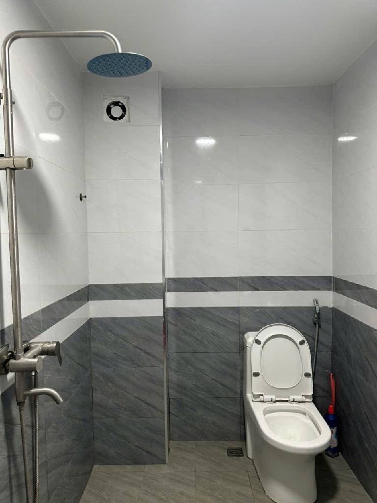 LĨNH NAM NHÀ MỚI KÍNH KOONG - LÔ GÓC FULL NỘI THẤT - GẦN Ô TÔ ĐỖ - NHÀ RỘNG, BAN CÔNG THOÁNG MÁT.