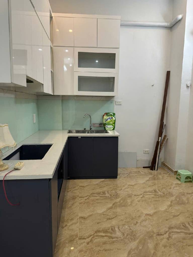 LĨNH NAM NHÀ MỚI KÍNH KOONG - LÔ GÓC FULL NỘI THẤT - GẦN Ô TÔ ĐỖ - NHÀ RỘNG, BAN CÔNG THOÁNG MÁT.